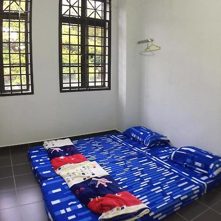 Jiaxin Hostel Ulu Tiram Extérieur photo