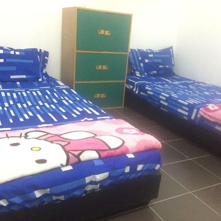 Jiaxin Hostel Ulu Tiram Extérieur photo
