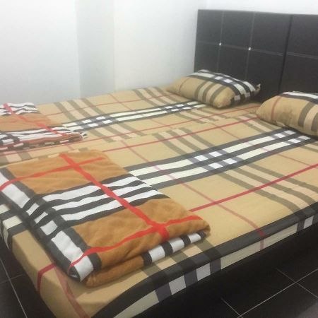 Jiaxin Hostel Ulu Tiram Extérieur photo