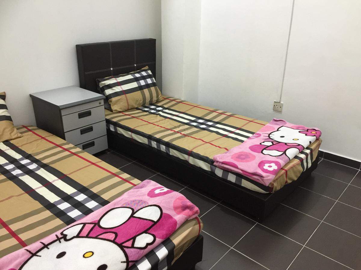 Jiaxin Hostel Ulu Tiram Extérieur photo