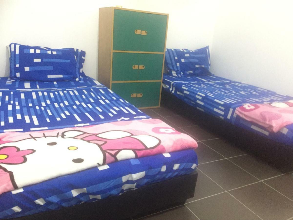 Jiaxin Hostel Ulu Tiram Extérieur photo