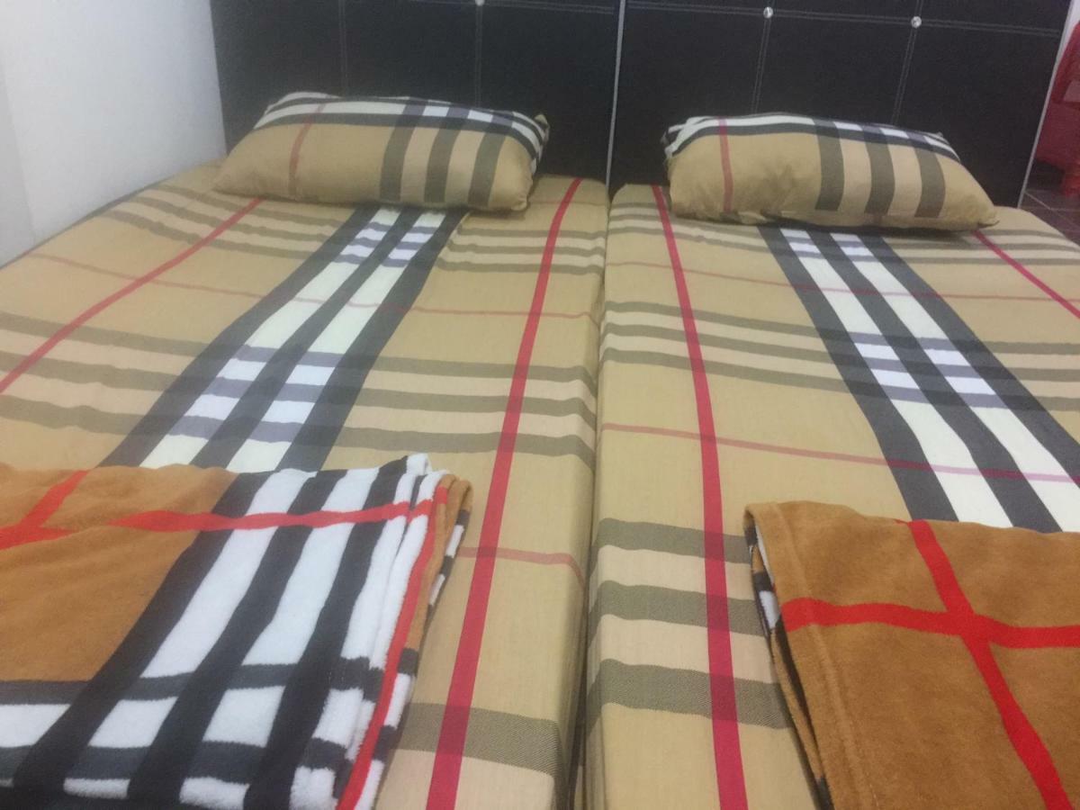Jiaxin Hostel Ulu Tiram Extérieur photo