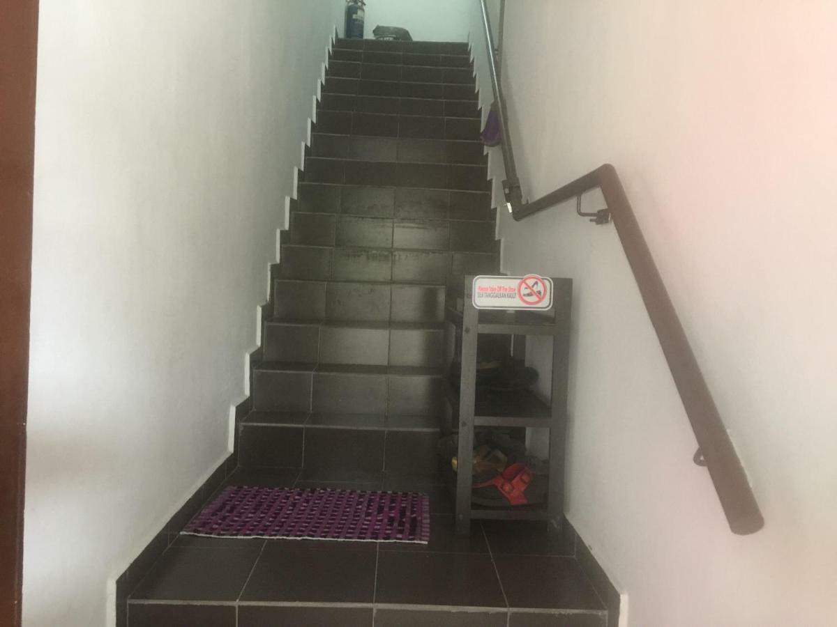 Jiaxin Hostel Ulu Tiram Extérieur photo
