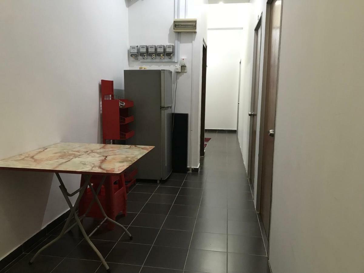 Jiaxin Hostel Ulu Tiram Extérieur photo