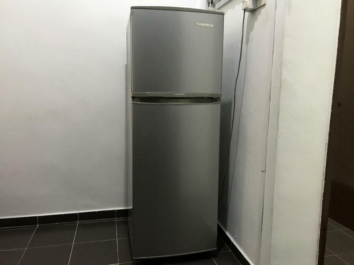Jiaxin Hostel Ulu Tiram Extérieur photo