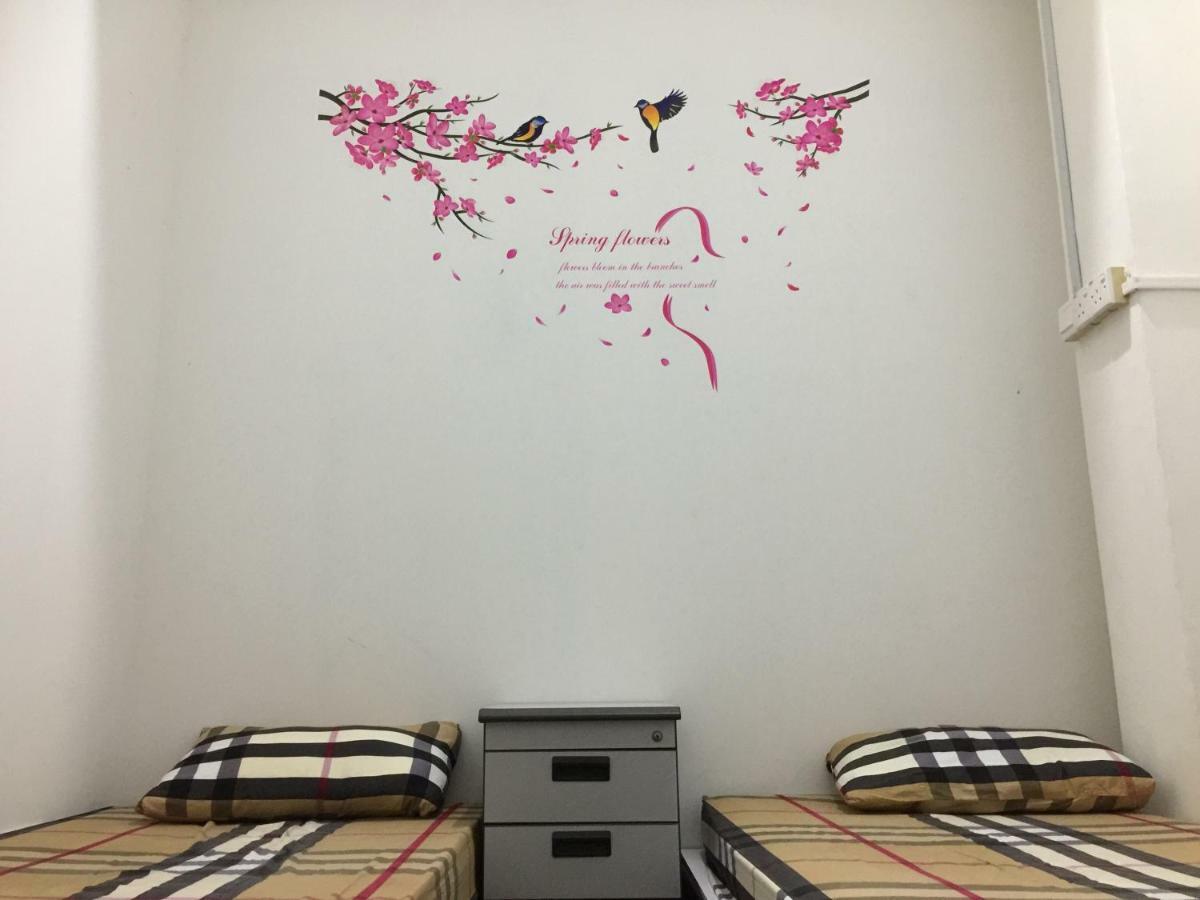 Jiaxin Hostel Ulu Tiram Extérieur photo