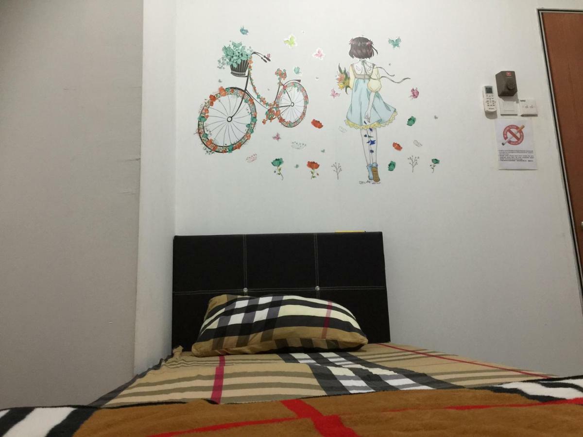 Jiaxin Hostel Ulu Tiram Extérieur photo